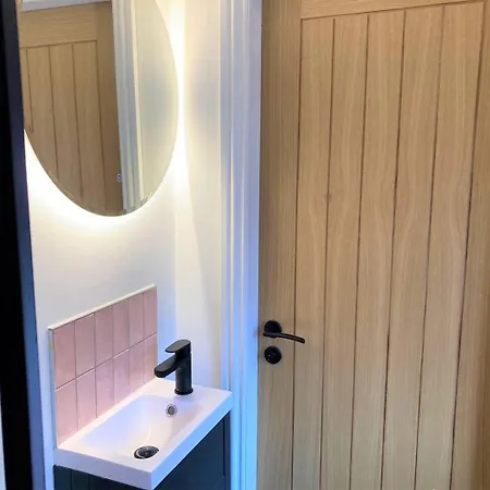 Escape 2 Unwind, Minster Retreat - Sleeps 5 * York